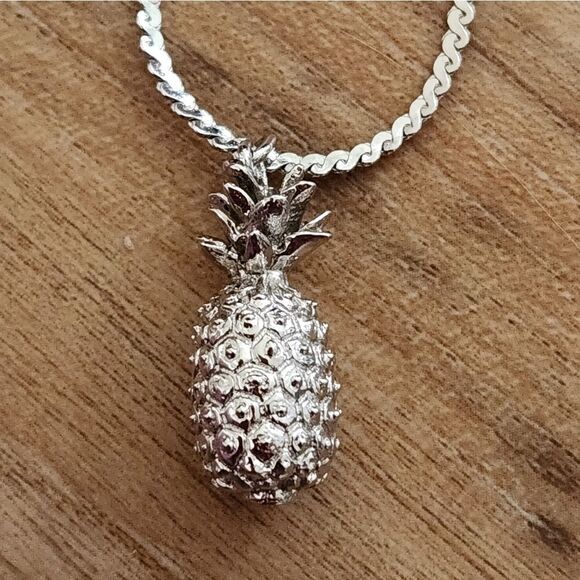 🔸️Monet Silver Plated Pineapple Charm Necklace - Picture 3 of 4